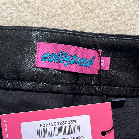 NWT | Edikted | Black Leather Mini Skirt - Picture 4 of 7